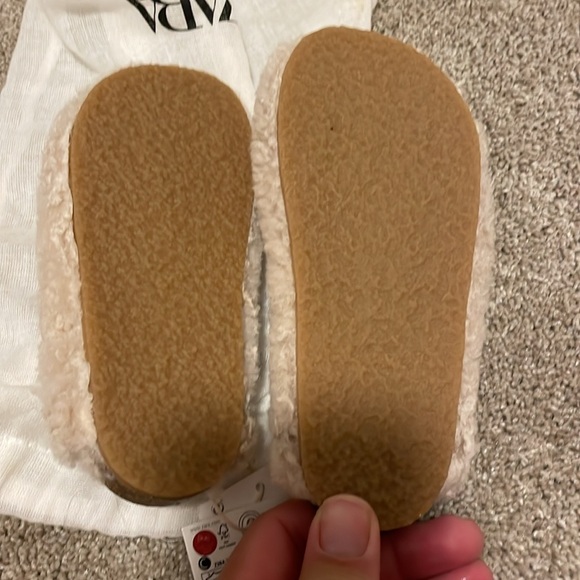 Zara Baby Girl NWT Teddy Bear Fleece slip on shoes with firm sole size 25/9 - Picture 5 of 5